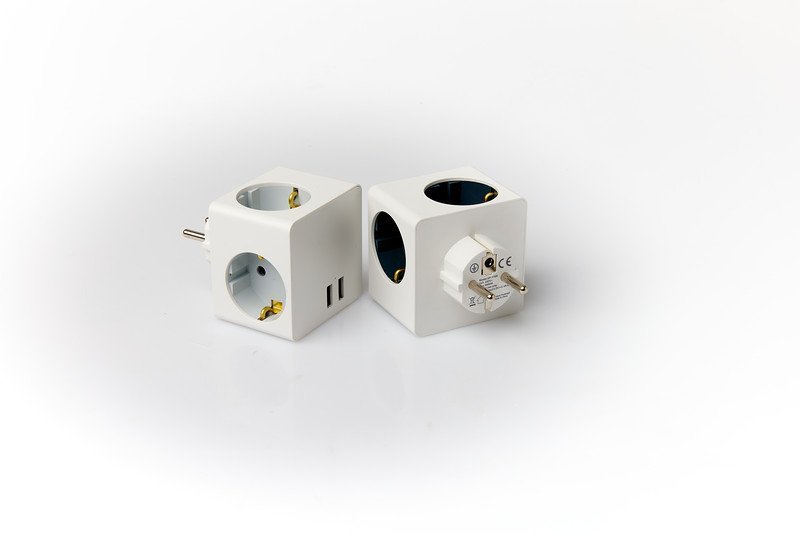 NETTUR OG FALLEGUR KUBBUR MEÐ 3 INNSTUNGUM OG 2 USB TENGJUM.